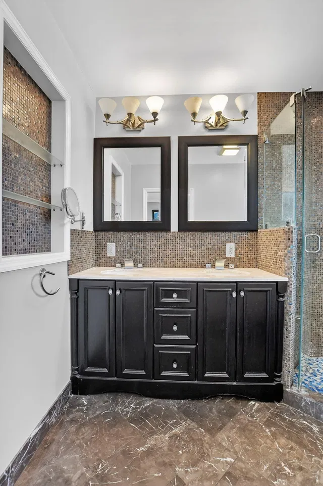 Residence photo 30