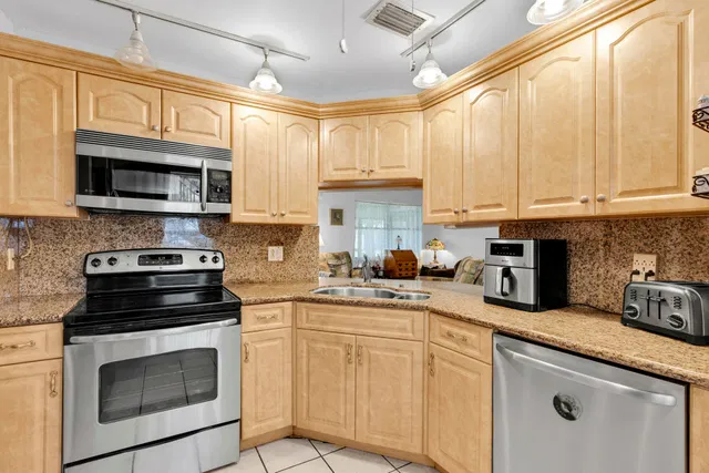 Unit 102 photo 12