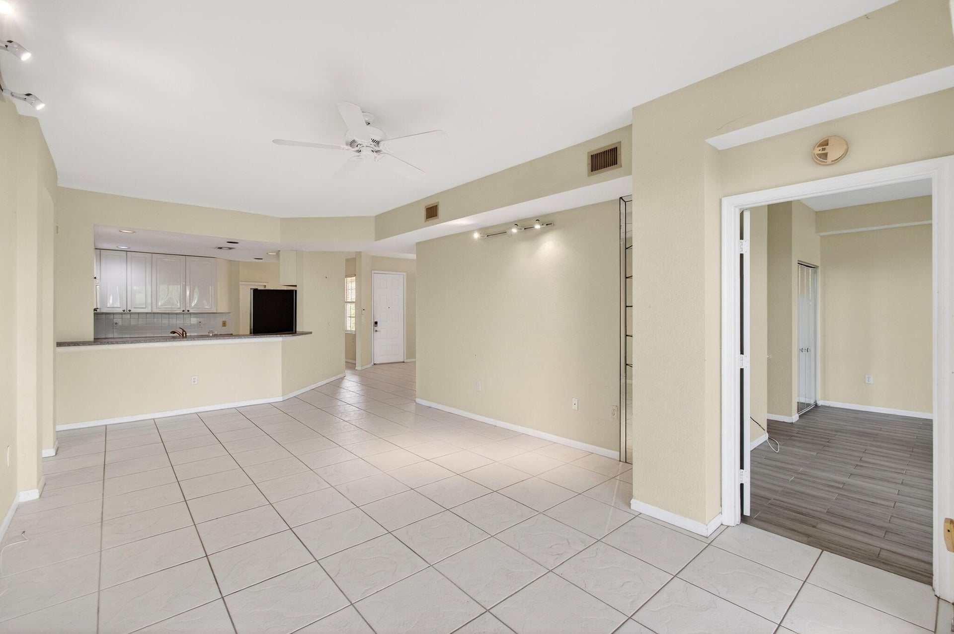 Unit 102 photo 20