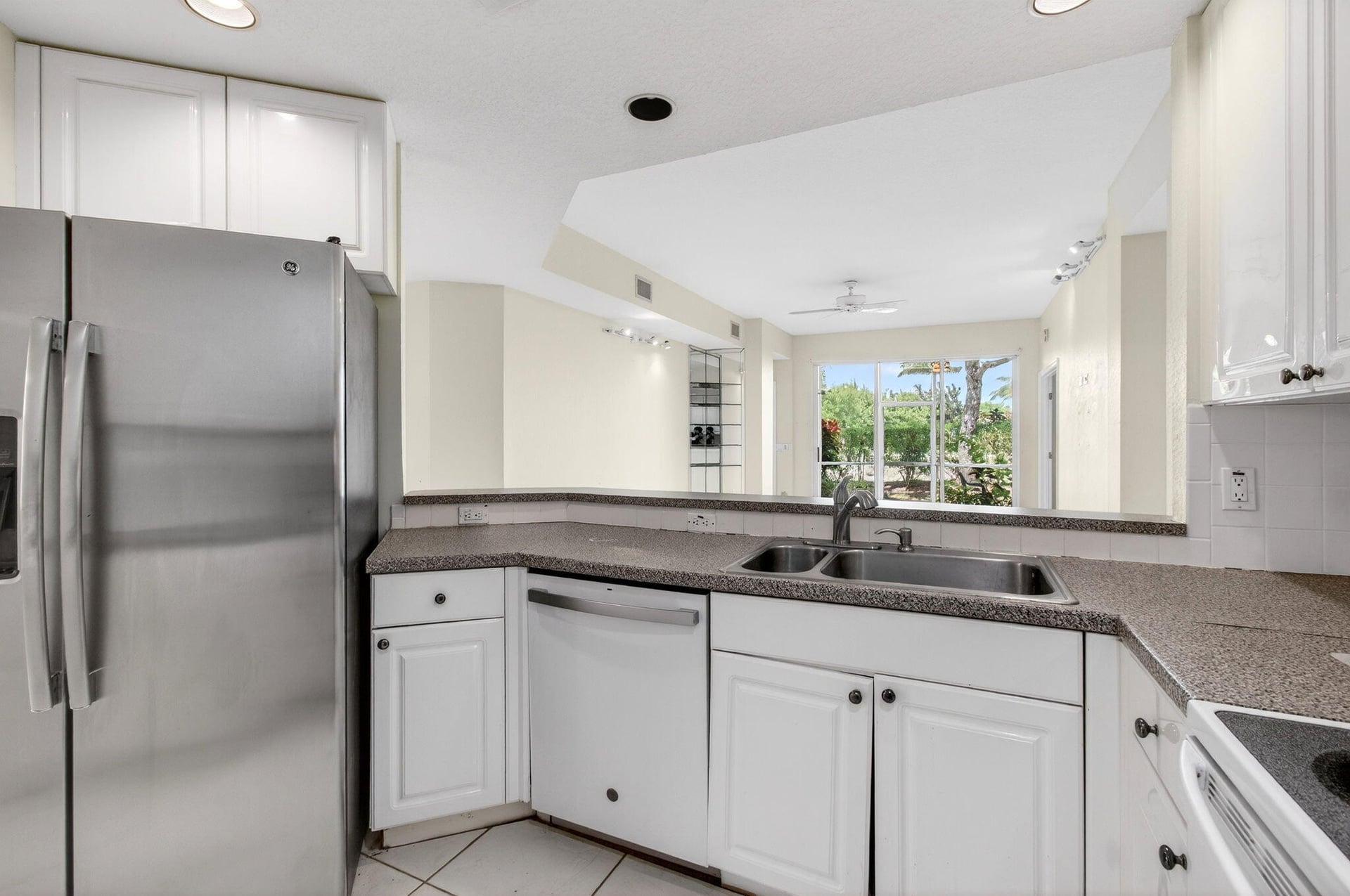 Unit 102 photo 38