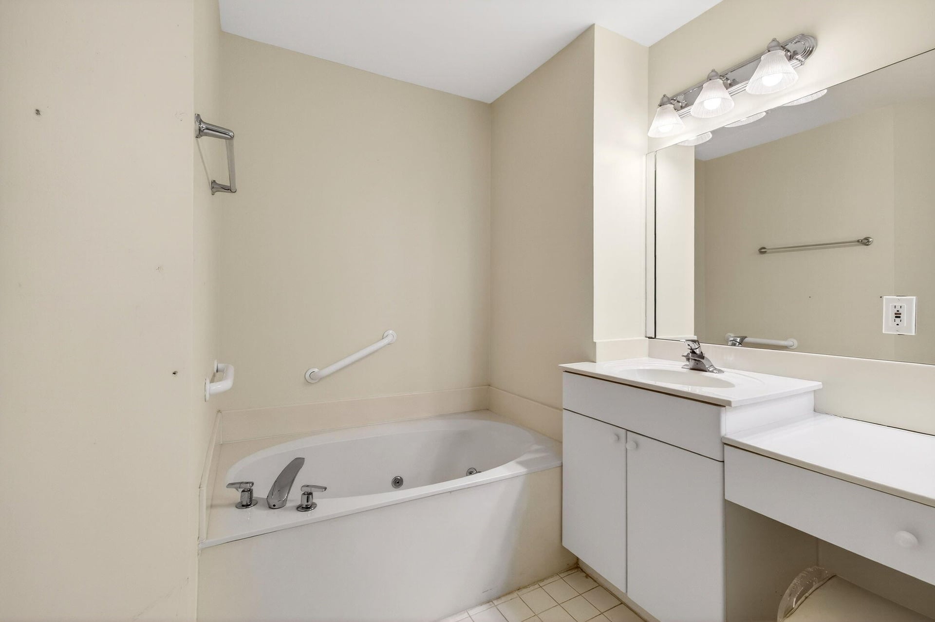 Unit 102 photo 53