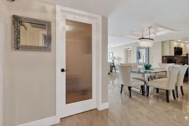 Unit 320 photo 6