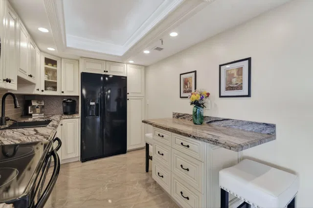 Unit 320 photo 17
