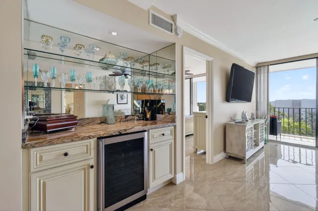 Unit 320 photo 21