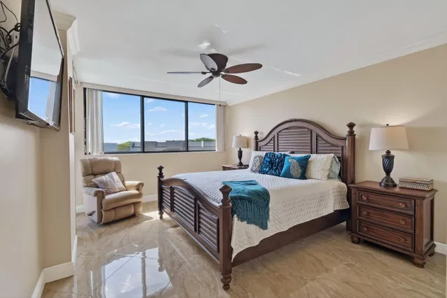 Unit 320 photo 24