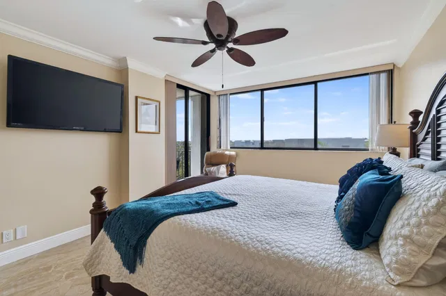 Unit 320 photo 25
