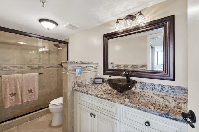 Unit 320 photo 27