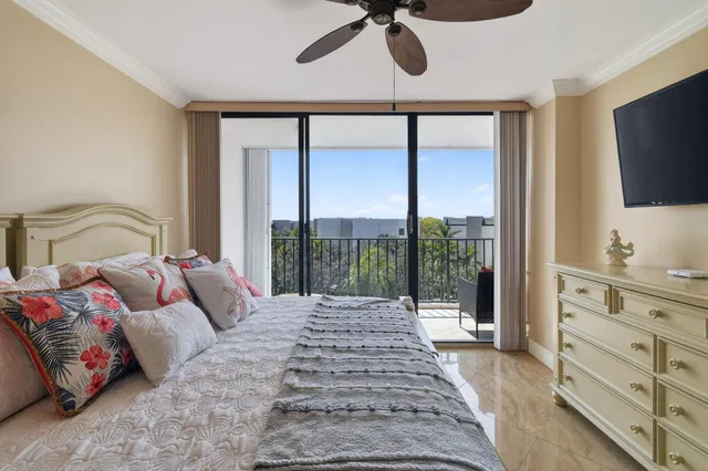 Unit 320 photo 31