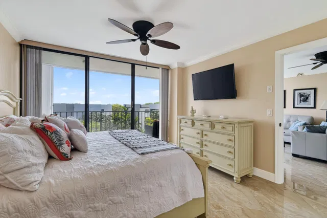 Unit 320 photo 32