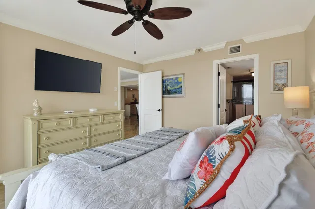 Unit 320 photo 33