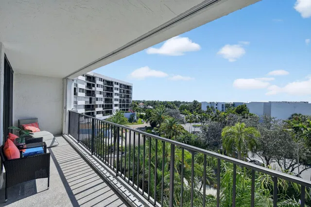 Unit 320 photo 43