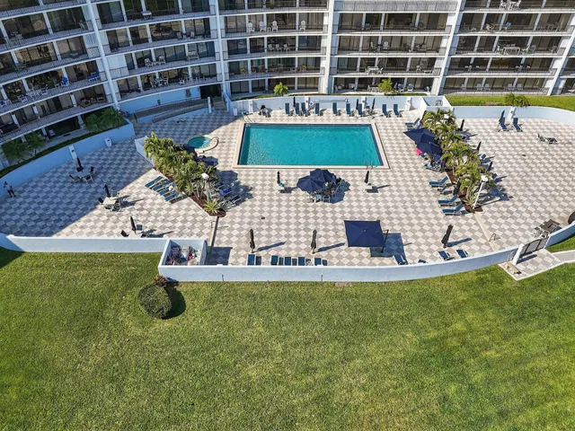 Unit 320 photo 84