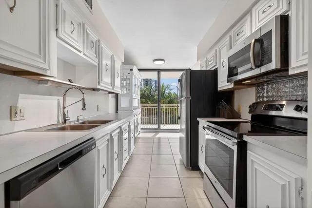 Singer Island Unit 408 photo 5