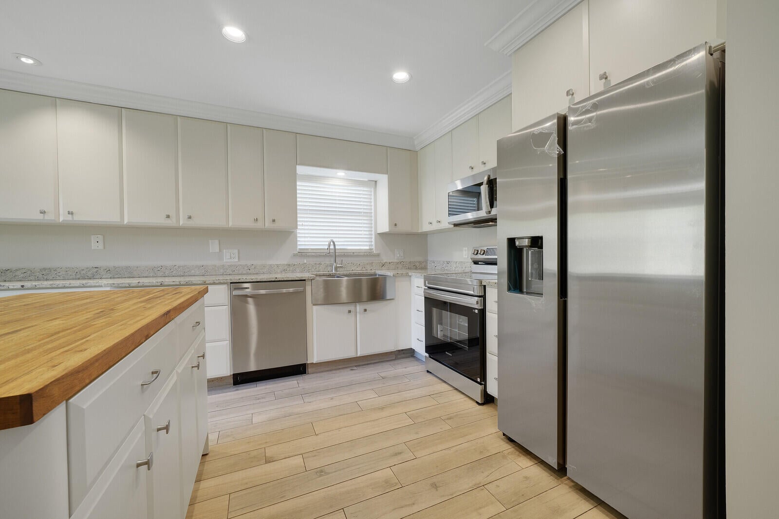 Unit 683,685 photo 2