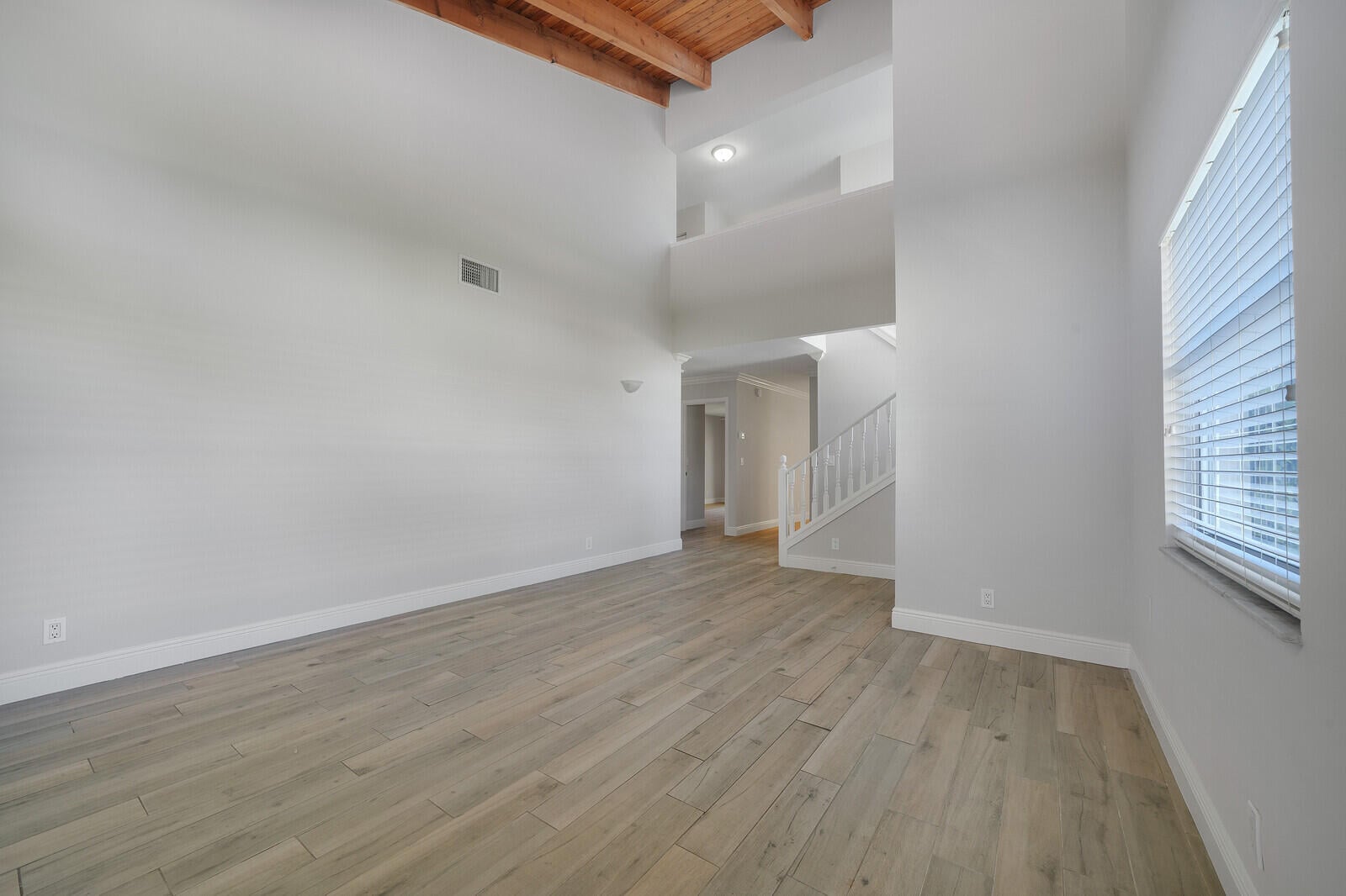 Unit 683,685 photo 11