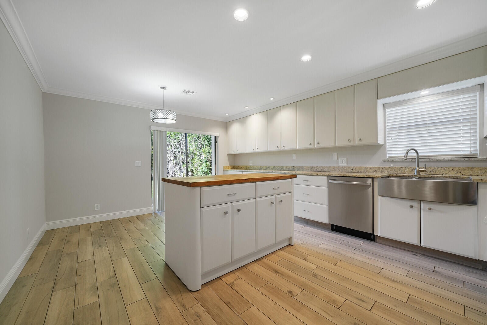 Unit 683,685 photo 12