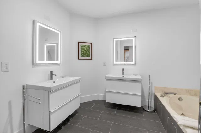 Unit H photo 17