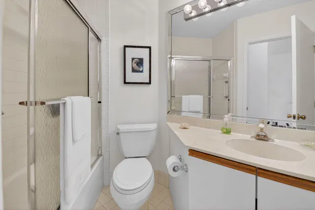 Unit H photo 21