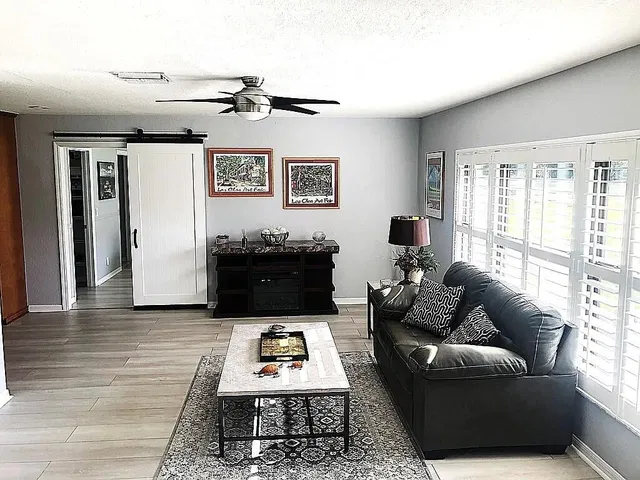 Residence photo 60