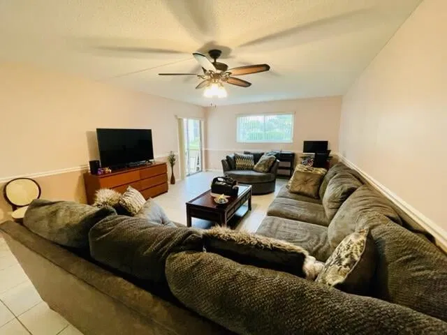 Unit 103 photo 10