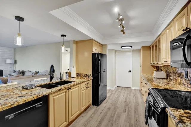 Unit 3305 photo 18