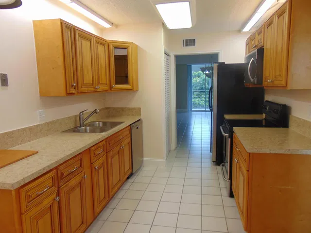 Unit 413 photo 2