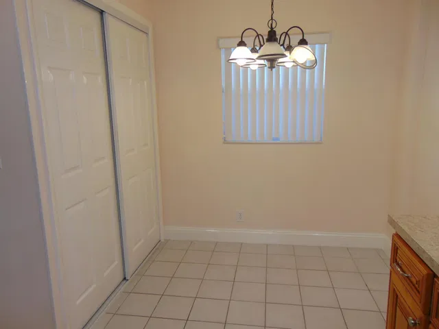 Unit 413 photo 4