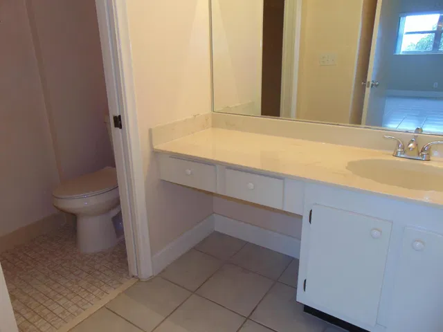 Unit 413 photo 7
