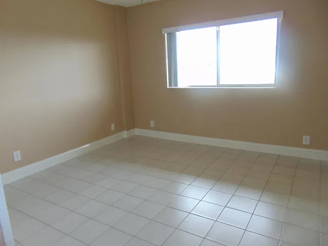 Unit 413 photo 8