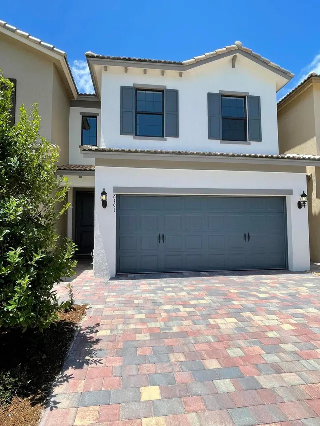 Residence photo 3