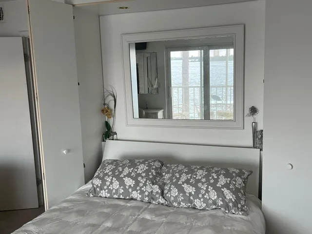 Unit 305 photo 5