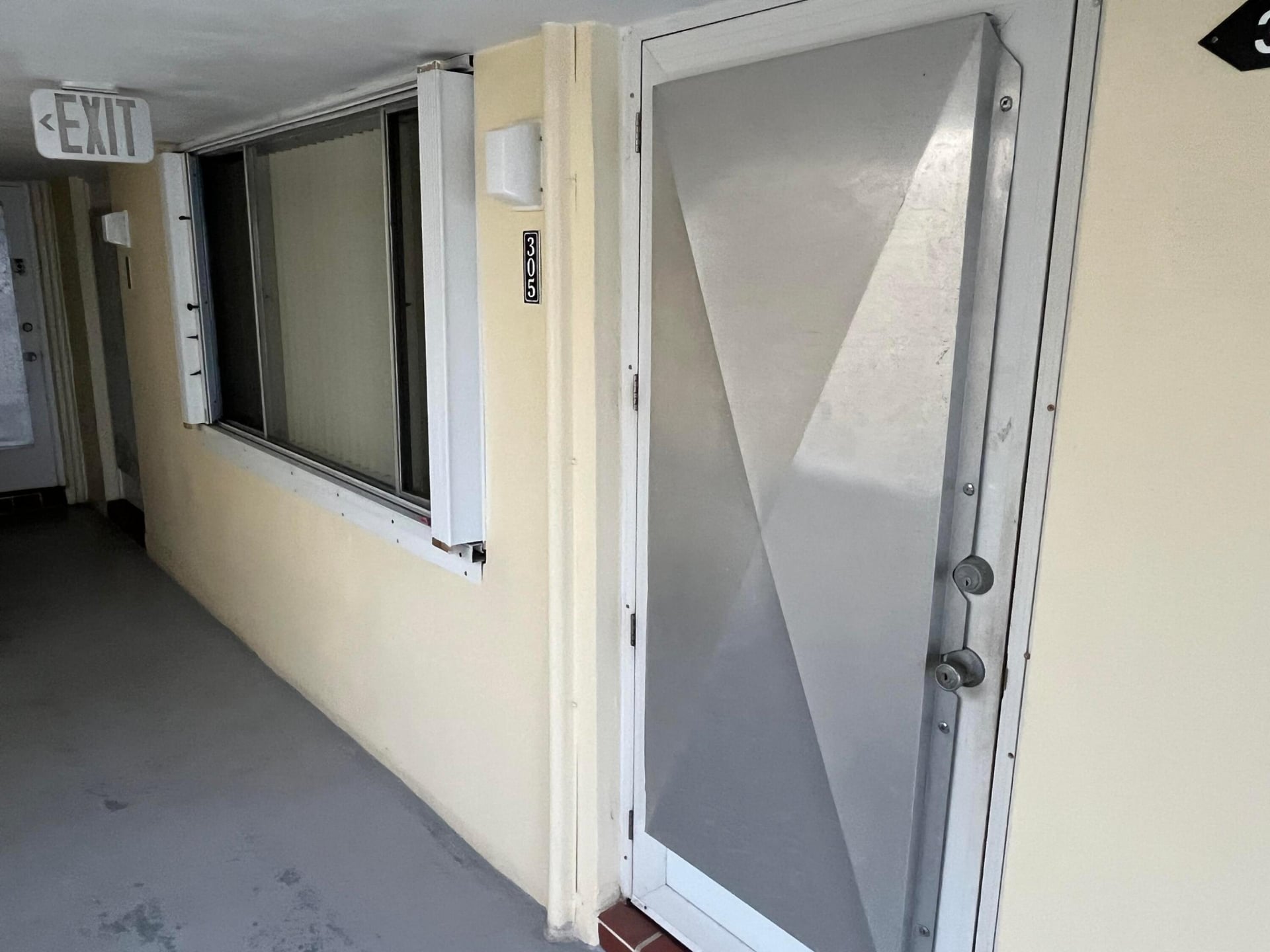 Unit 305 photo 9