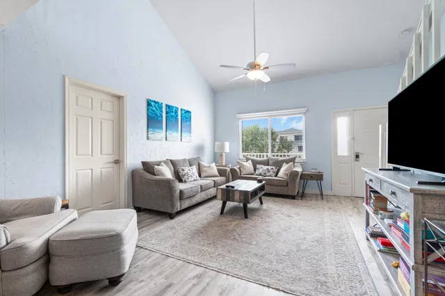Residence photo 3