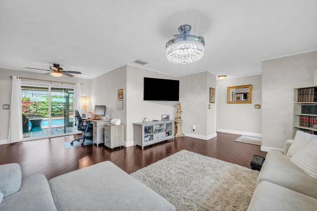 Residence photo 17