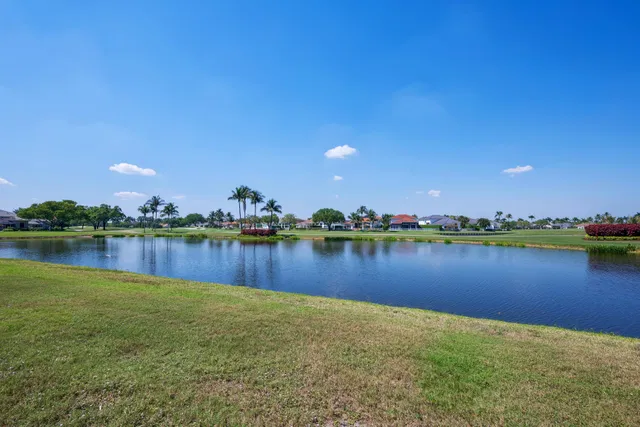 Woodfield Country Club Residence photo 49