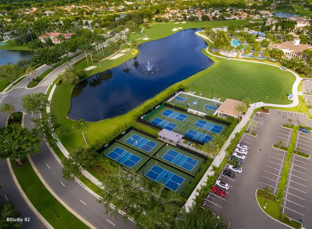 Woodfield Country Club Residence photo 60