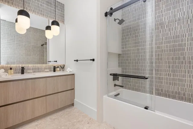 Residence photo 92