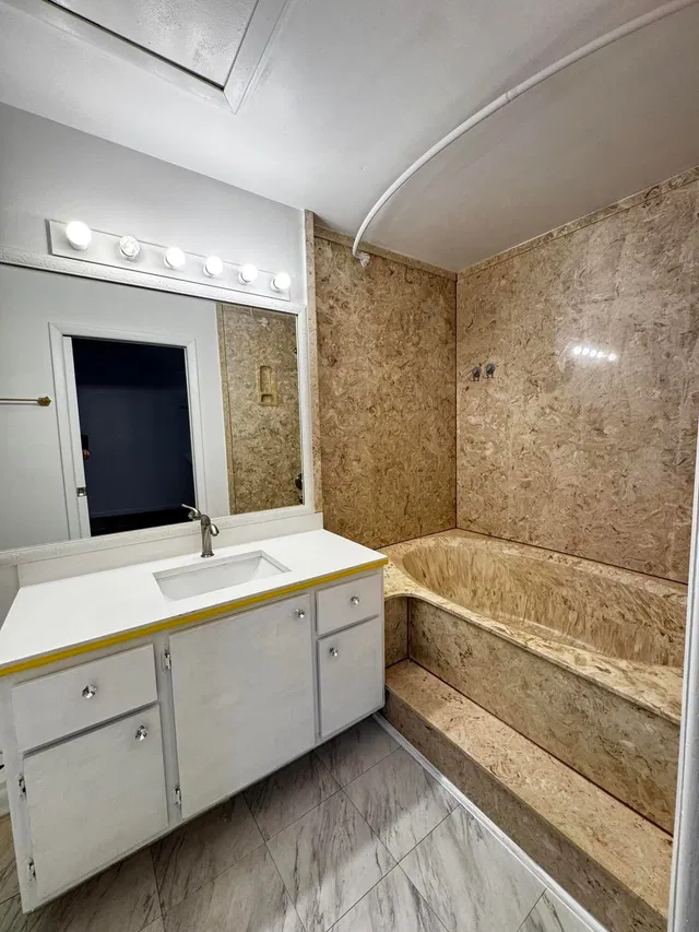 Unit H photo 6