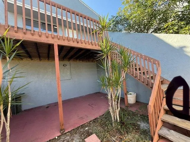 Unit H photo 23