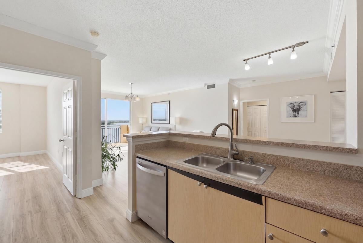 The Montecito Unit 1106 photo 10