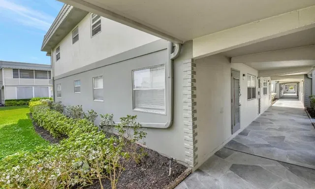  Unit 581 photo 4