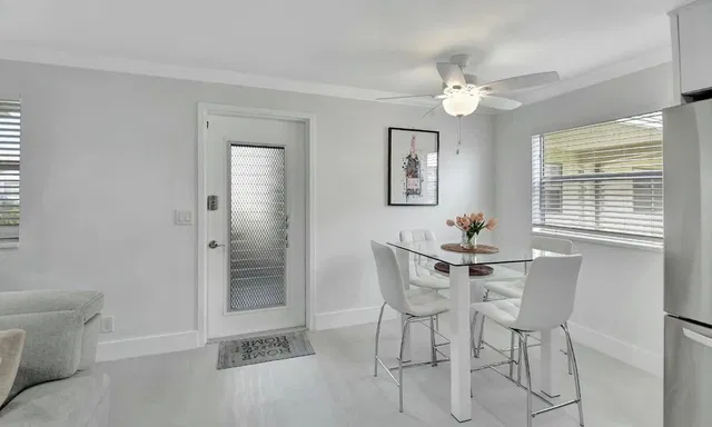  Unit 581 photo 5