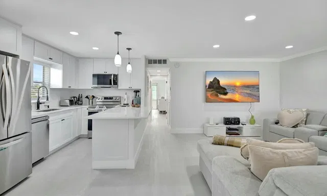  Unit 581 photo 6