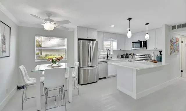  Unit 581 photo 9