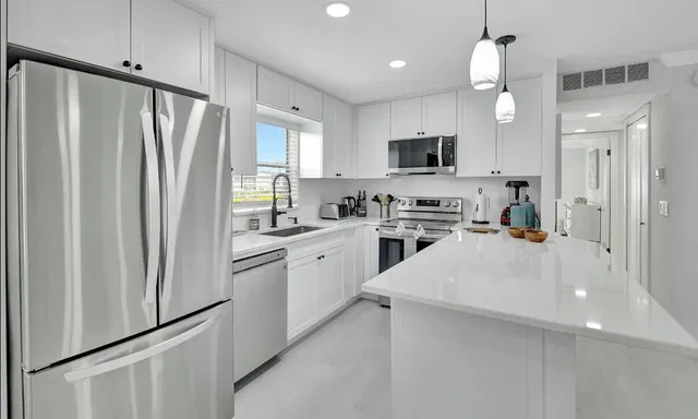  Unit 581 photo 10