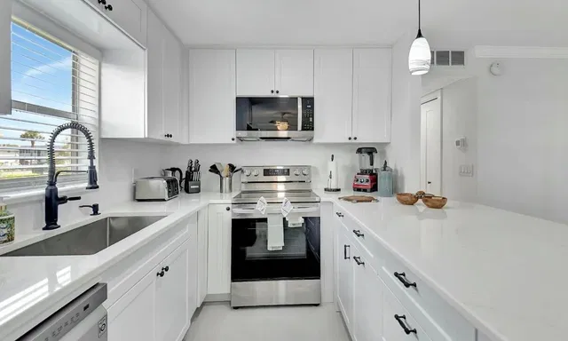  Unit 581 photo 11