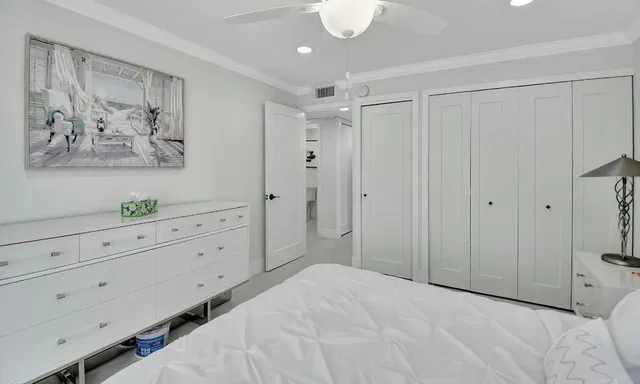  Unit 581 photo 23
