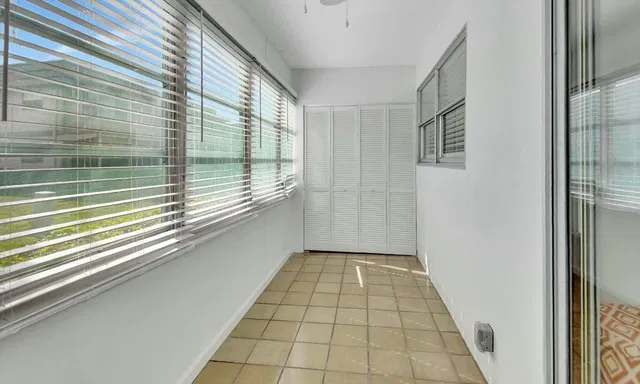  Unit 581 photo 24