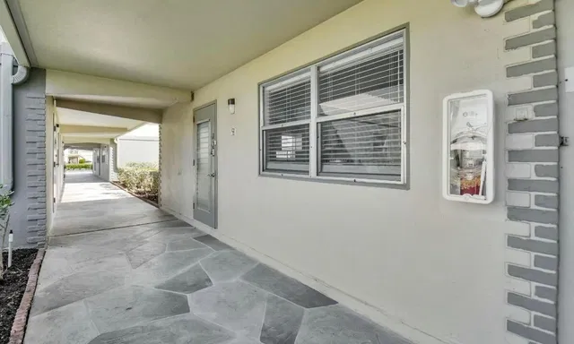  Unit 581 photo 26