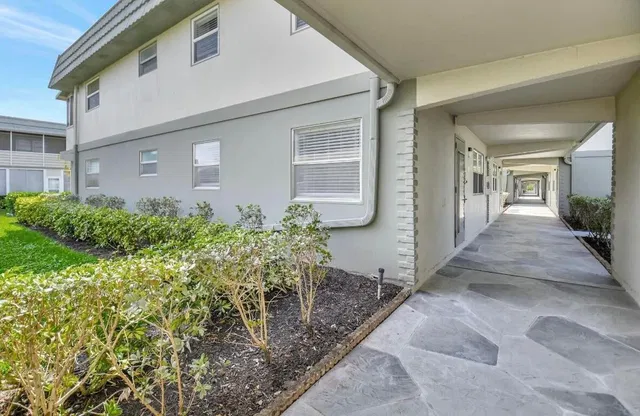  Unit 581 photo 27